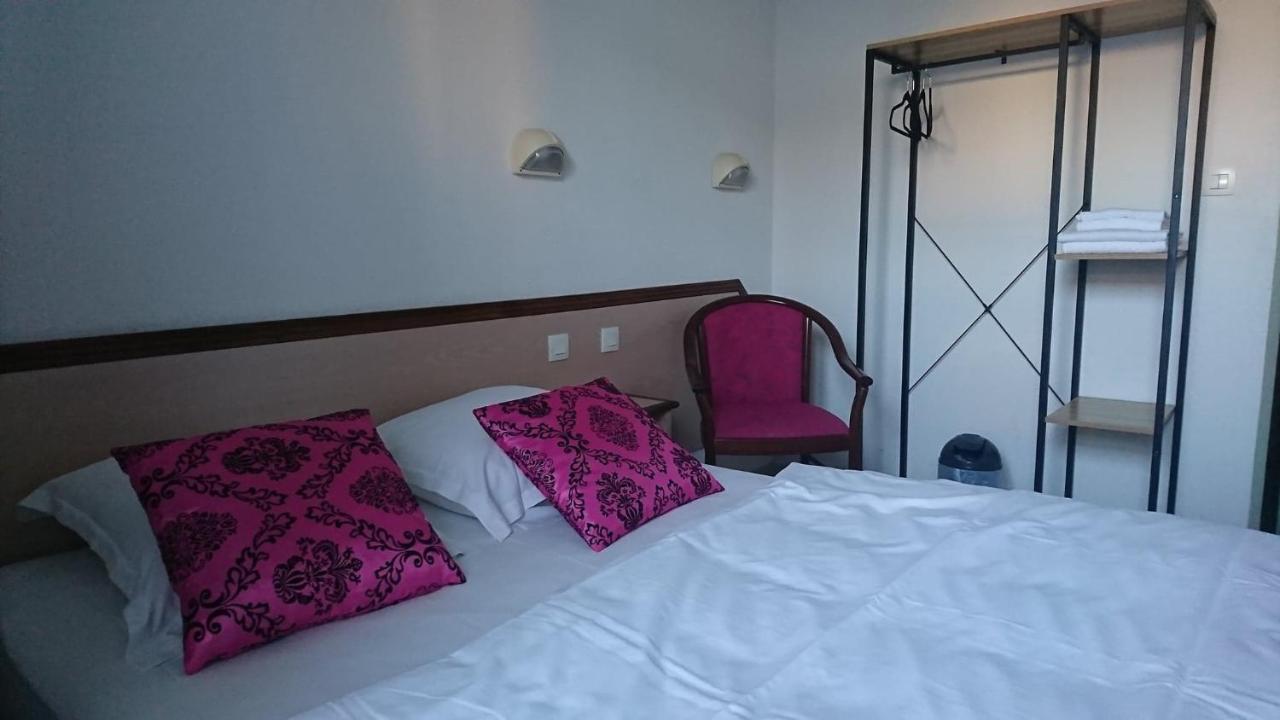 Hotel Les Deux Porches Verrieres  Eksteriør billede